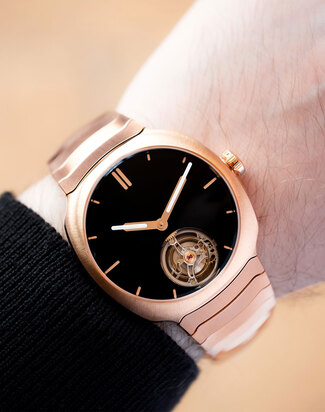 hmoser_streamliner_tourbillon_wristshot